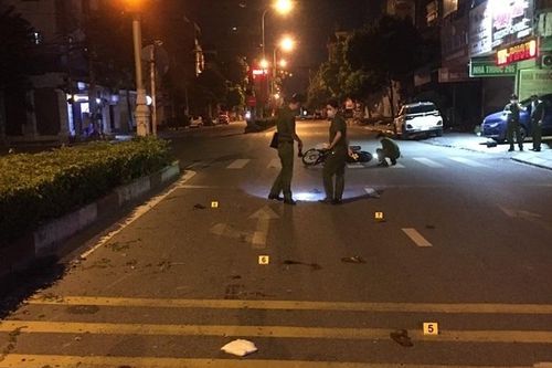 Khởi tố đám côn đồ dùng hung khí rượt chém người vì... dám đi vào thành phố