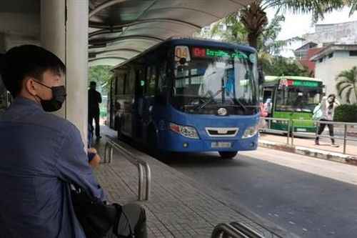 Xe buýt TPHCM ngày càng vắng khách, vì sao?
