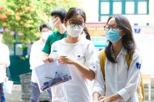 'Chạy đua' với các khoản đóng đầu năm học