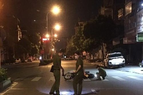 Bắt nhóm côn đồ vác đinh ba, dao quắm rượt đuổi người đi đường, khiến 3 người thương vong