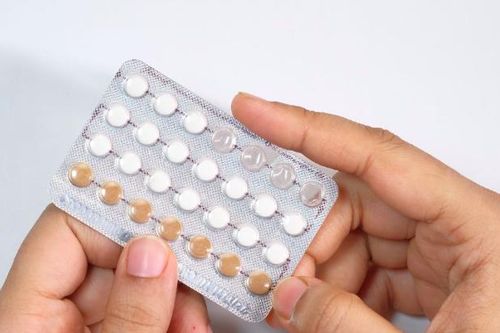 Đau đầu liên tục, tắc tĩnh mạch não do lạm dụng thuốc tránh thai
