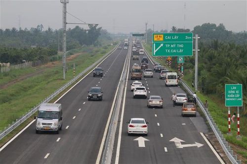 8 tháng, xử lý 1.097 trường hợp vi phạm xe chạy ở làn dừng khẩn cấp