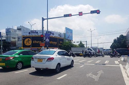 Nghiên cứu xây dựng 2 cầu vượt trên đường trục ra vào sân bay quốc tế Đà Nẵng