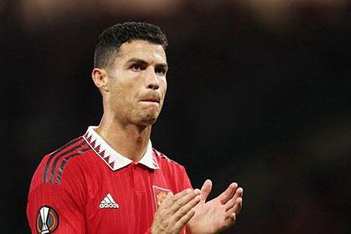 Ronaldo từ chối mức lương 1,7 triệu bảng/tuần để ở lại châu Âu