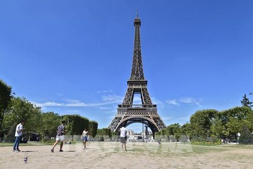 Chính phủ Pháp khẳng định kinh tế năm 2022 sẽ không sụt giảm