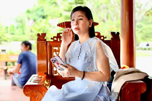 Đưa mẹ đi viện bị nạt nộ, quát tháo Cát Phượng bức xúc: 'Có vào nằm miễn phí đâu'