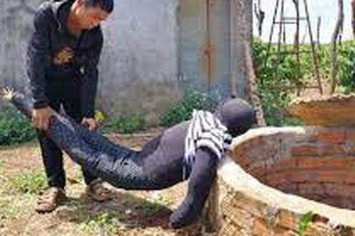 Nam thanh niên giết người phụ nữ đang tưới cà phê, hiếp dâm rồi ném xác xuống giếng