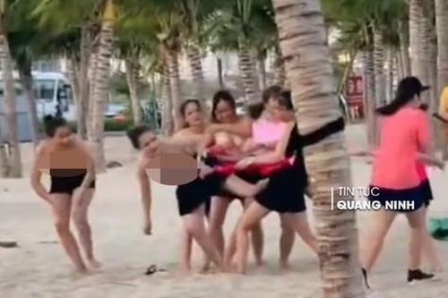 Công an làm việc với Admin đăng tải clip nhóm du khách nữ cởi áo chơi team building phản cảm ở Hạ Long