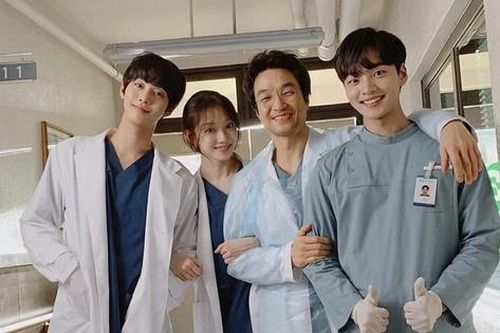 'Người Thầy Y Đức' phần 3: Ahn Hyo Seop, Lee Sung Kyung cùng trở lại, hé lộ thời điểm lên sóng