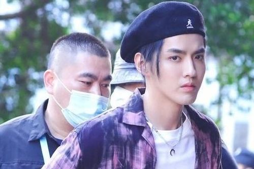 Bê bối sex lật đổ đế chế nam thần thao túng showbiz Trung Quốc