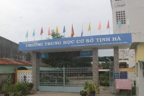 Nữ sinh lớp 9 rơi từ lầu 3 trường học ở Tiền Giang