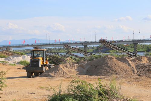 Tỉnh ủy Quảng Trị yêu cầu xử lý các bãi tập kết cát trái phép
