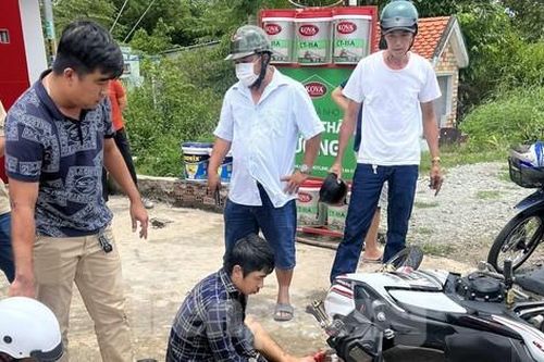 Đang dự đám tang, trung úy cảnh sát tức tốc truy đuổi, bắt hai tên cướp sau tiếng tri hô