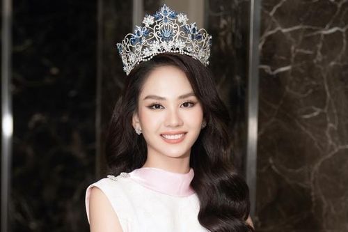 Hoa hậu Mai Phương bán vương miện sau 1 tháng đăng quang