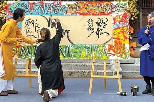 Đối thoại Thư pháp và Graffiti: Tại sao không?
