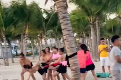Cần chấn chỉnh tình trạng team-building phản cảm trên bãi biển