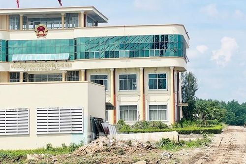 Cận cảnh những những đoạn tuyến vướng mặt bằng tại dự án nâng cấp kênh Chợ Gạo