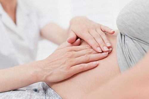 Bà bầu 33 tuổi can đảm trong hành trình 'giữ con'