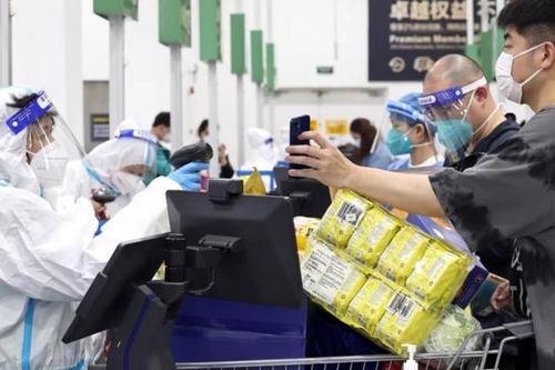 Lạm phát thấp hơn nhiều ở Mỹ, vì sao người Trung Quốc vẫn thấy sức ép giá cả?