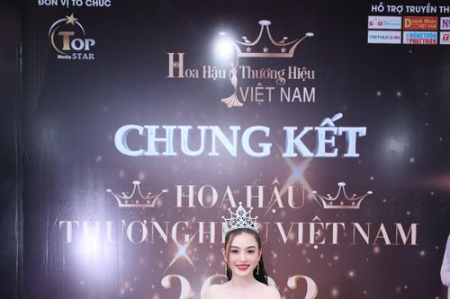 Vũ Ngọc Anh dự thảm đỏ Hoa hậu: phong cách thời trang ngày càng sành điệu, thời thượng