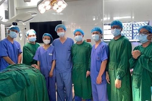 Thủ tướng gửi thư khen Bệnh viện phẫu thuật thành công khối u lớn cho cụ bà 73 tuổi