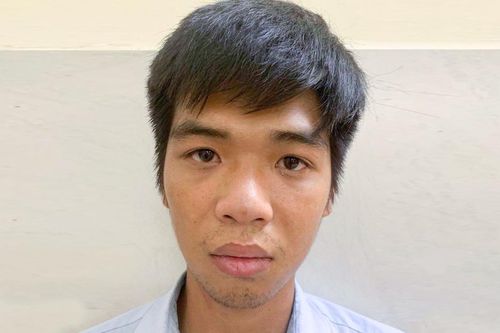 Theo bố mẹ tới quán internet, bé gái bị nam thanh niên giở trò đồi bại
