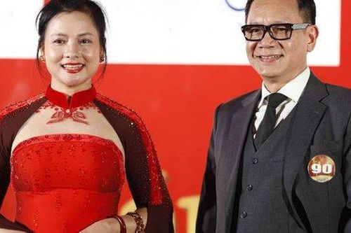 NSND Thu Quế sang trọng, quý phái trong tà áo dài ở Lễ trao giải Cánh diều Vàng