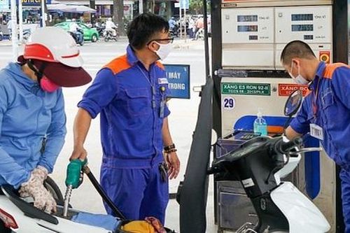 Cách tính giá xăng dầu lạc hậu khiến doanh nghiệp bán cầm chừng?