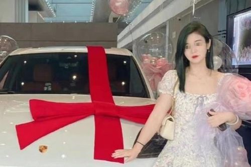 Bị miệt thị là gái mại dâm vì mua xe Porsche
