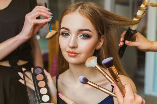Những cô gái Mỹ 'sợ xấu hơn sợ nghèo'