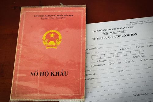 Chính phủ yêu cầu địa phương bỏ ngay quy định xuất trình sổ hộ khẩu