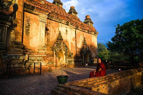 Người Myanmar bán đất, bỏ xứ vì không có khách du lịch
