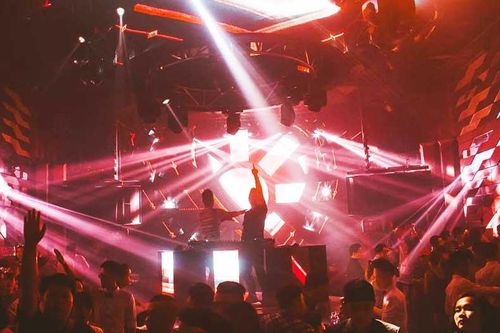 Đột kích quán bar Heyo Club, phát hiện hàng chục người bay lắc