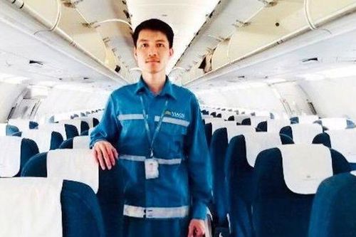 Nhân viên hàng không trả lại hành khách quên 2,4 tỷ đồng trên máy bay