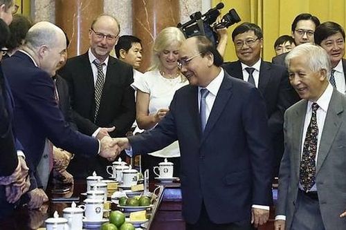 Chủ tịch nước tiếp các nhà khoa học đạt giải Nobel