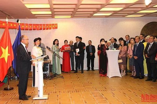 Việt Nam kiên trì chính sách hòa bình và hợp tác