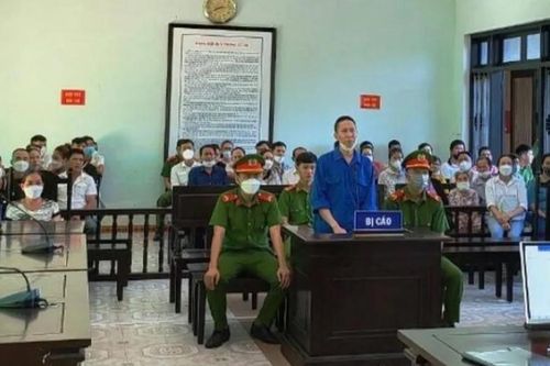 Gã chồng tàn nhẫn dùng xăng đốt chết vợ vì nghi ngoại tình