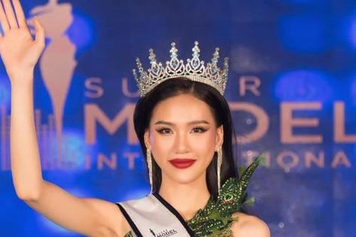 Bùi Quỳnh Hoa đăng quang Siêu mẫu Quốc tế 2022