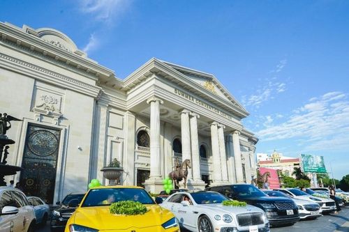 Bất ngờ dàn siêu xe triệu USD xuất hiện tại thành Vinh