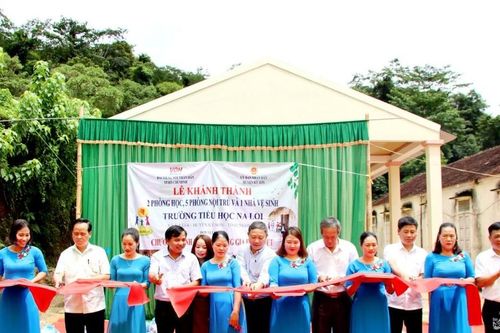 Đài Tiếng nói nhân dân Thành phố Hồ Chí Minh trao tặng phòng học, phòng nội trú cho học sinh huyện Kỳ Sơn