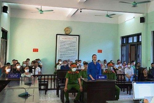 Dùng xăng thiêu vợ tử vong, gã chồng lĩnh án 16 năm tù