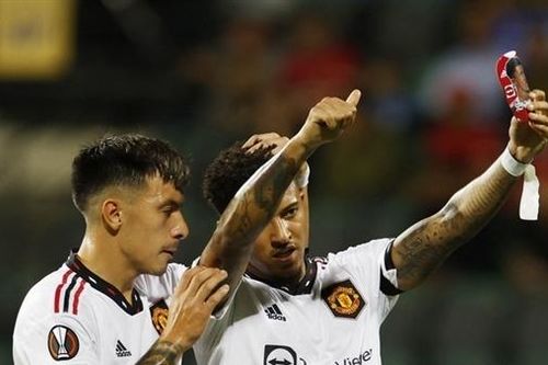 Cầu thủ Man Utd lý giải về màn ăn mừng lạ