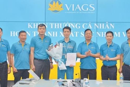 Trả lại 2,4 tỷ đồng hành khách để trên máy bay