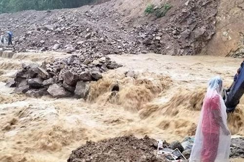Lũ quét tại Sơn La, nhiều điểm giao thông bị chia cắt