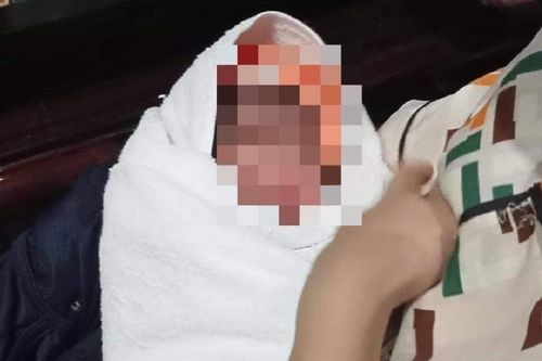 Bé gái nặng 1,8 kg bị bỏ rơi trước cổng chùa ở Quảng Nam