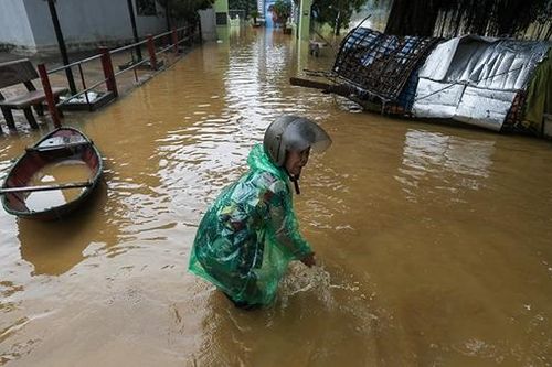 Sống khổ nơi rốn lũ giữa Thủ đô