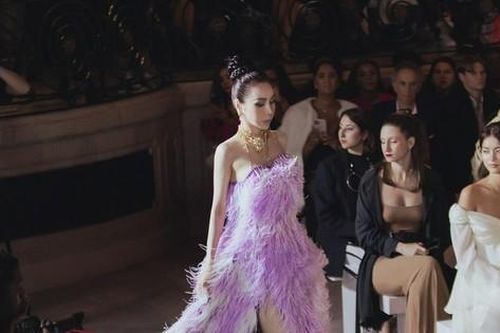 Hoa hậu áo dài Hoàng Dung tiết lộ điều đặc biệt khi làm người mẫu tại London Fashion Week