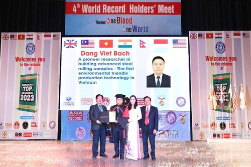 Trao tặng 'Tiến sĩ danh dự' của Viện Đại học Kỷ lục Thế giới