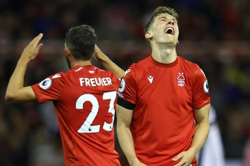Tân binh Premier League thua 4 trận liên tiếp