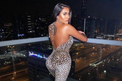 Đau đớn vì phẫu thuật độn vòng ba giống Kim Kardashian